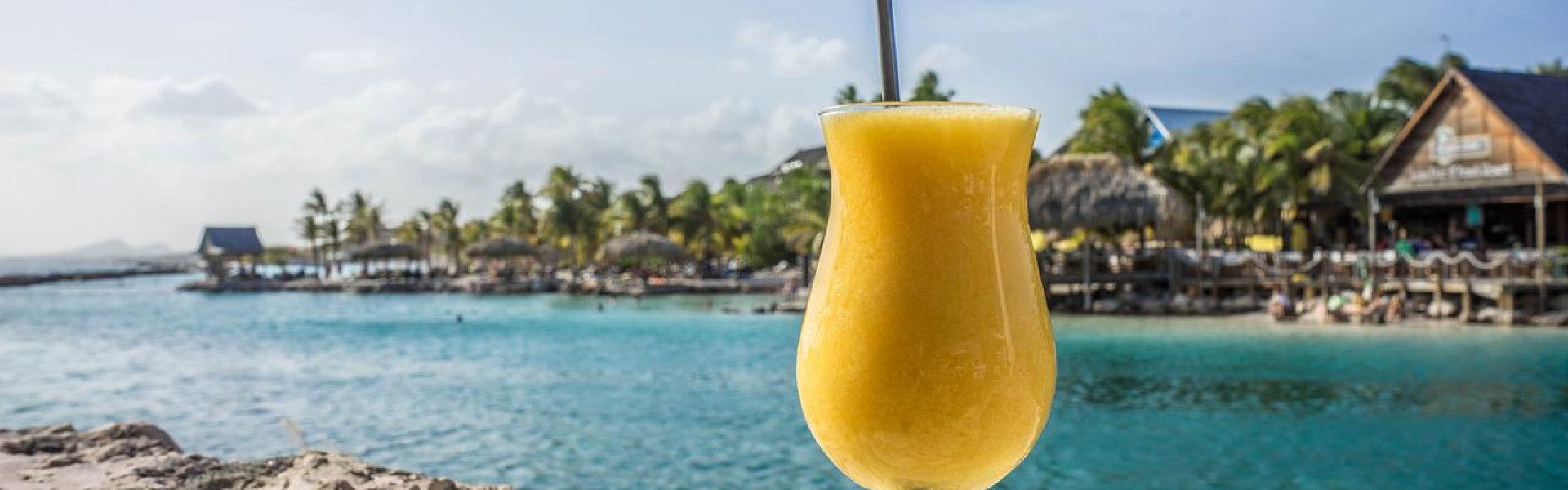 Pourquoi le triple sec est essentiel dans la création de cocktails tropicaux ?